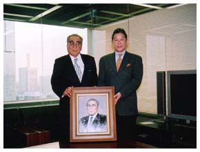鹿児島県議会銀先生の肖像画
